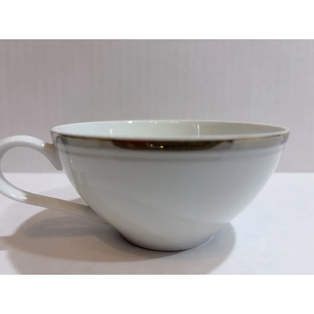 Royalton China Co. White Porcelain Tea Cup w/ Gold Trim, Japan